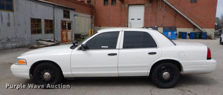 image for item EZ9869 2005 Ford Crown Victoria Police Interceptor