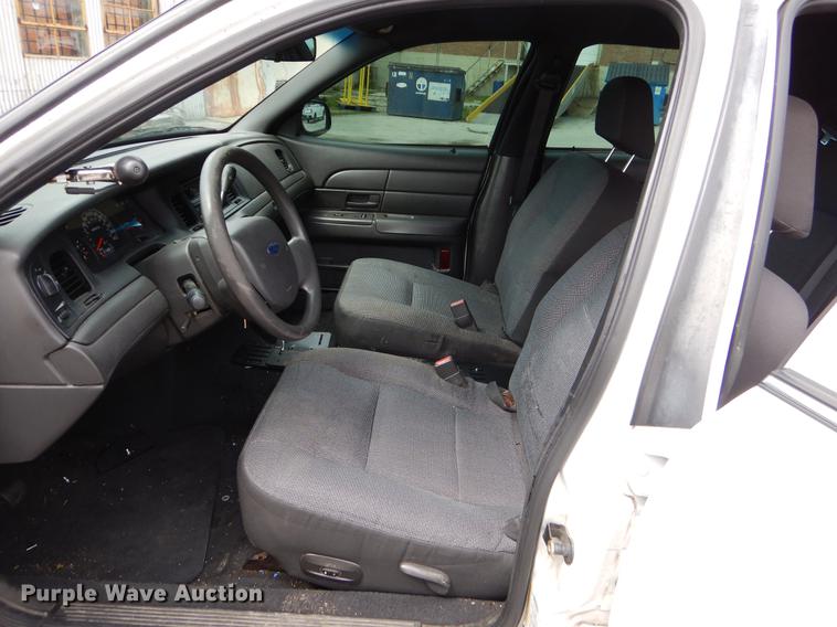 image for item EZ9869 2005 Ford Crown Victoria Police Interceptor