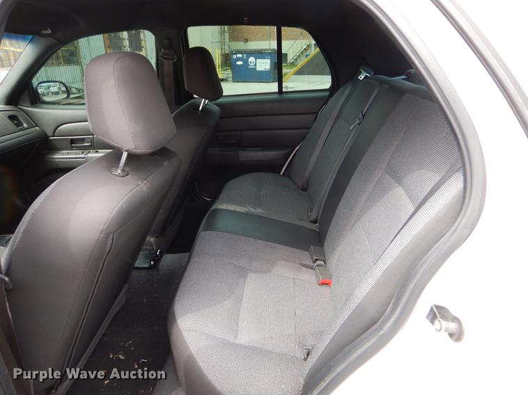 image for item EZ9869 2005 Ford Crown Victoria Police Interceptor