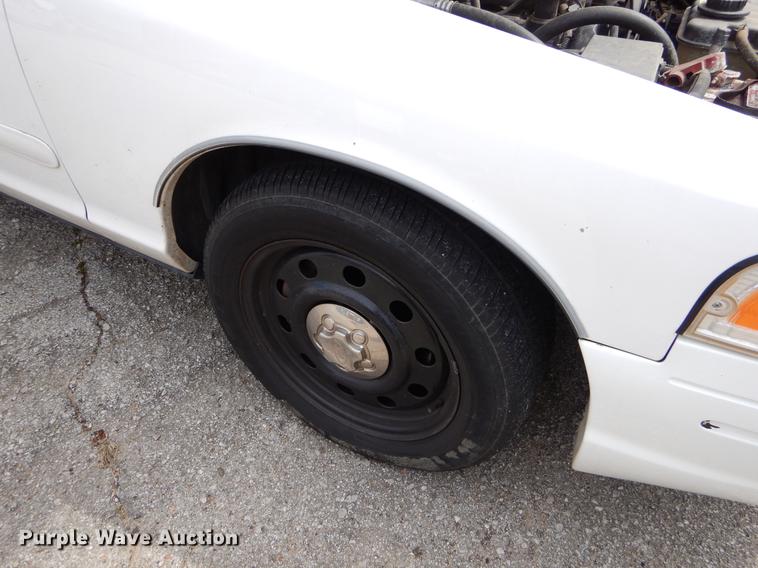 image for item EZ9869 2005 Ford Crown Victoria Police Interceptor