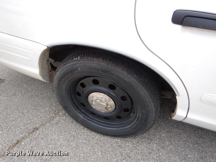 image for item EZ9869 2005 Ford Crown Victoria Police Interceptor