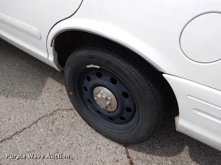 image for item EZ9869 2005 Ford Crown Victoria Police Interceptor