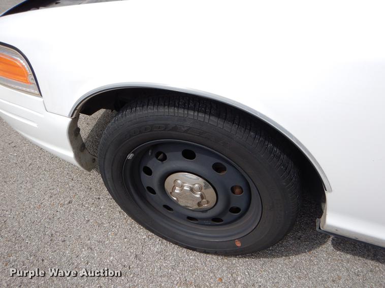 image for item EZ9869 2005 Ford Crown Victoria Police Interceptor