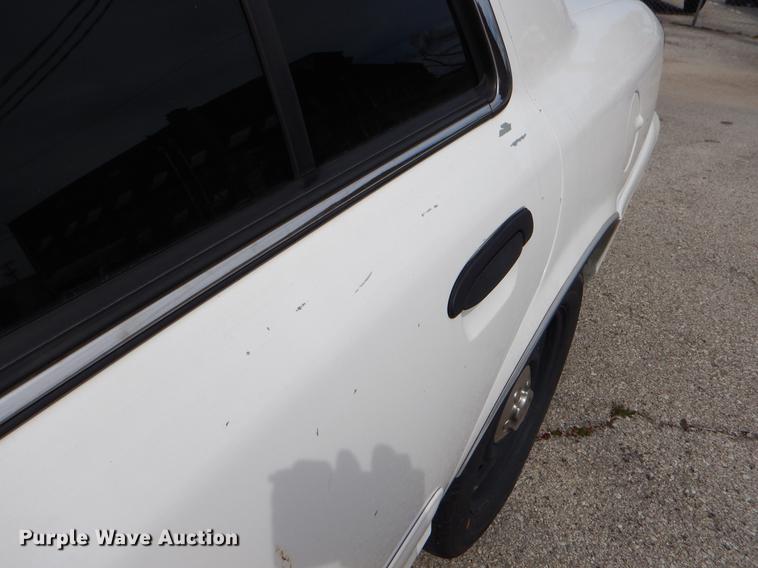image for item EZ9869 2005 Ford Crown Victoria Police Interceptor