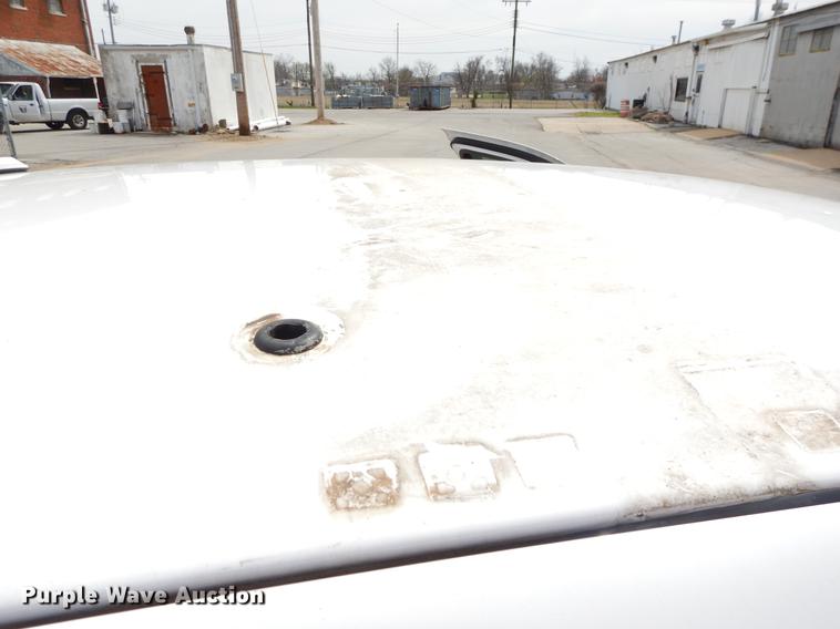 image for item EZ9869 2005 Ford Crown Victoria Police Interceptor