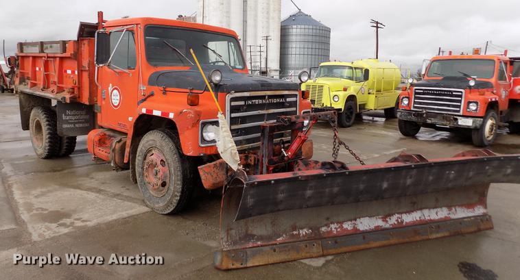 image for item FA9529 1981 International 1754 dump truck