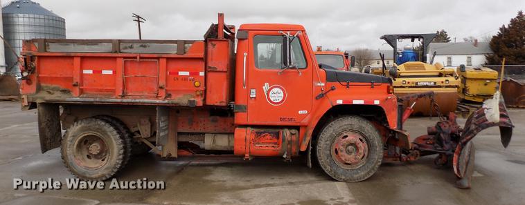 image for item FA9529 1981 International 1754 dump truck
