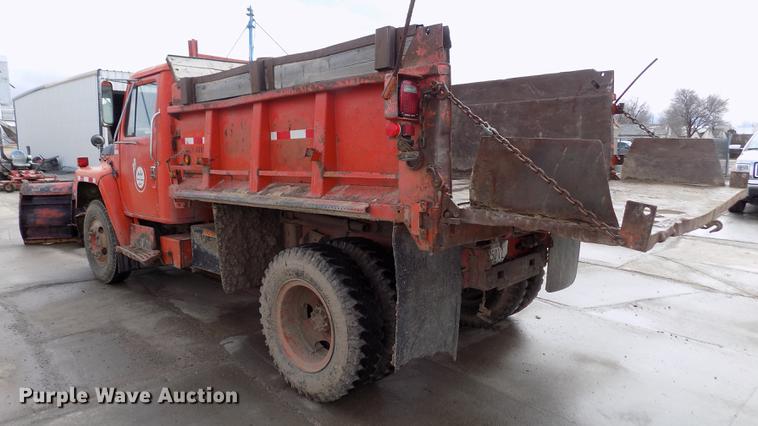 image for item FA9529 1981 International 1754 dump truck