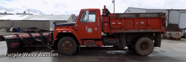 image for item FA9529 1981 International 1754 dump truck