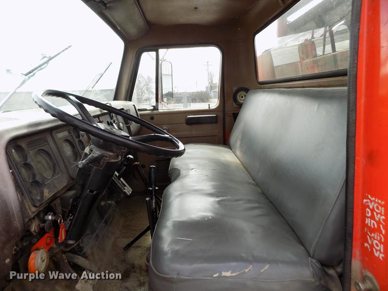 image for item FA9529 1981 International 1754 dump truck