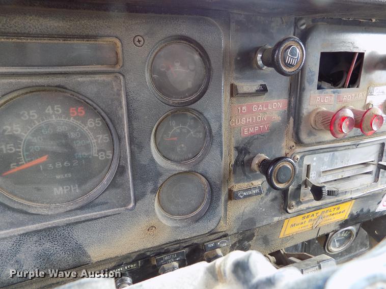 image for item FA9529 1981 International 1754 dump truck