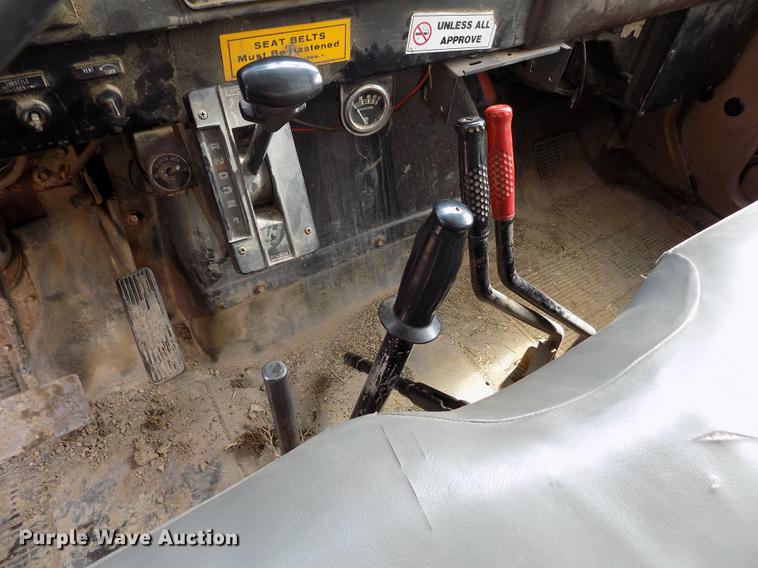 image for item FA9529 1981 International 1754 dump truck