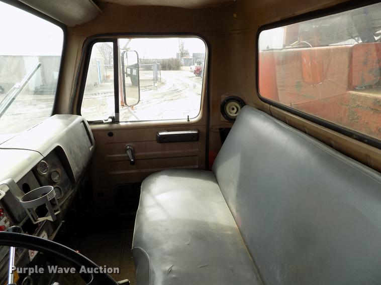 image for item FA9529 1981 International 1754 dump truck