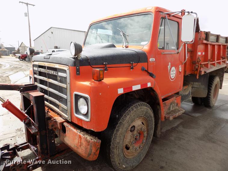 image for item FA9529 1981 International 1754 dump truck
