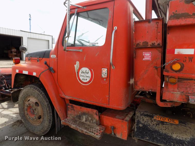image for item FA9529 1981 International 1754 dump truck