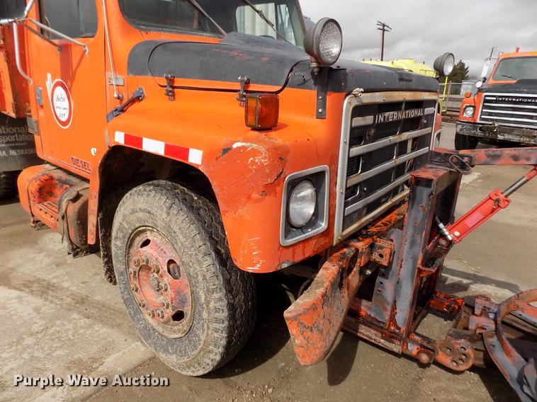 image for item FA9529 1981 International 1754 dump truck