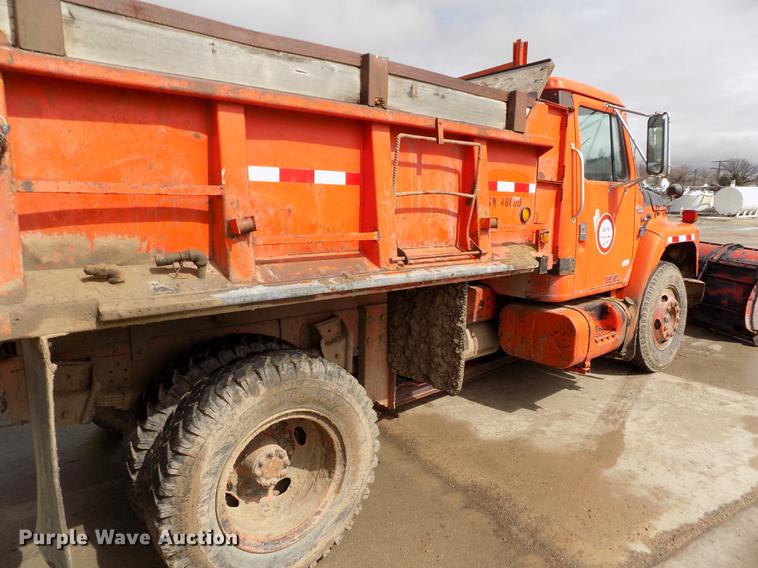 image for item FA9529 1981 International 1754 dump truck