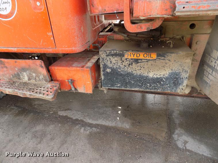 image for item FA9529 1981 International 1754 dump truck