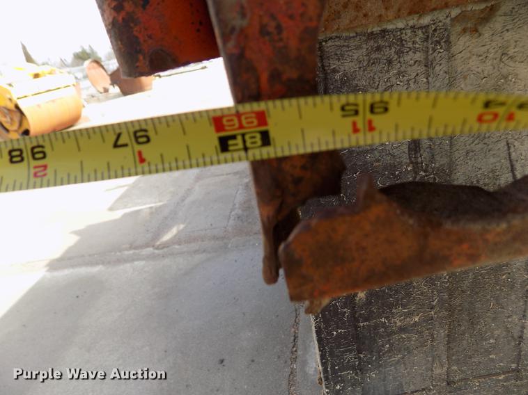 image for item FA9529 1981 International 1754 dump truck