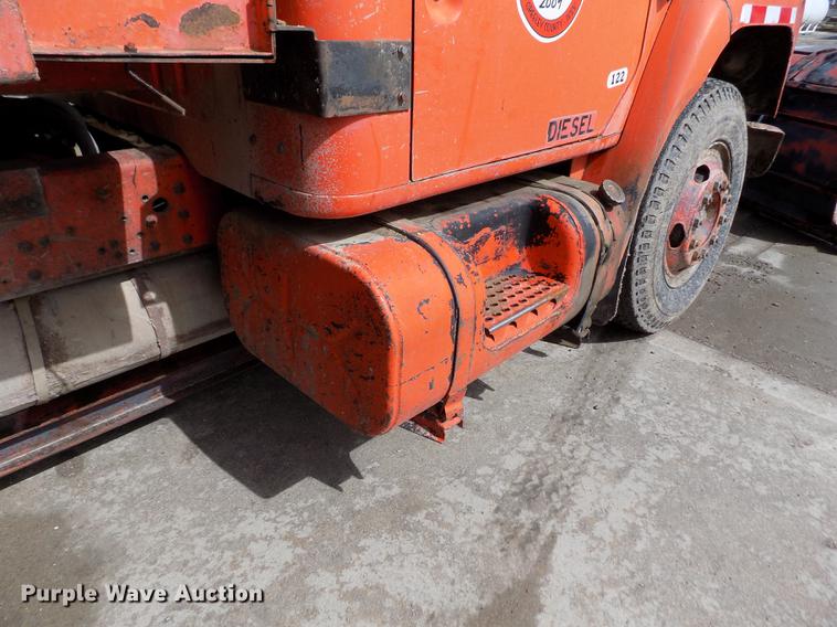 image for item FA9529 1981 International 1754 dump truck