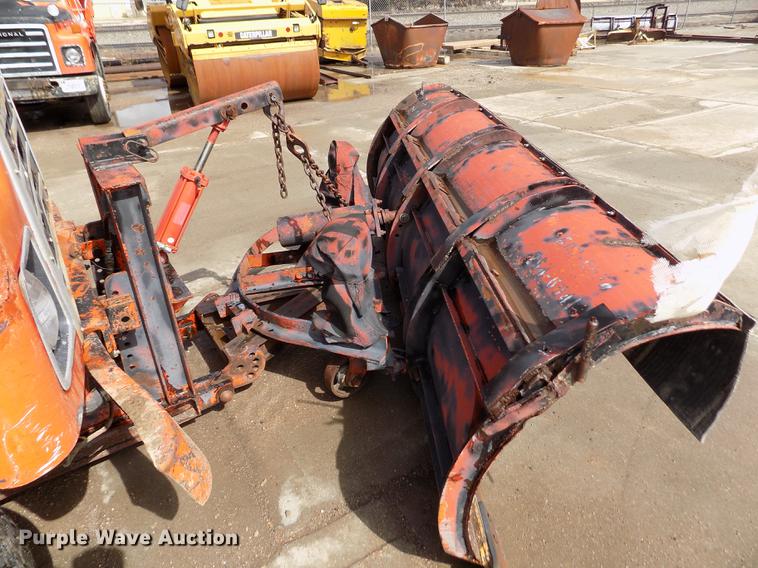 image for item FA9529 1981 International 1754 dump truck