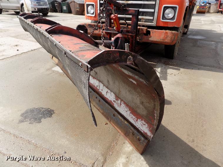 image for item FA9529 1981 International 1754 dump truck