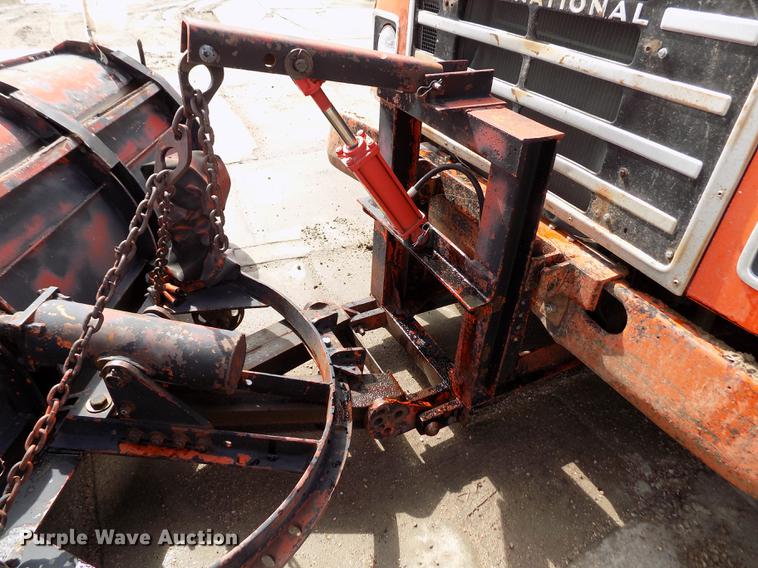 image for item FA9529 1981 International 1754 dump truck