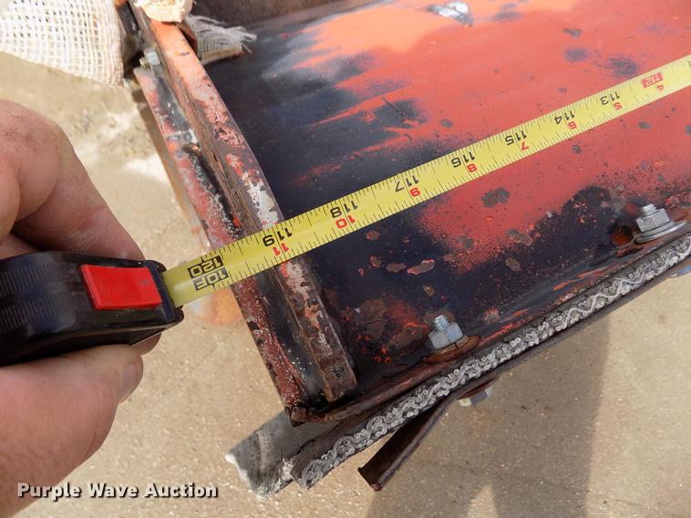 image for item FA9529 1981 International 1754 dump truck