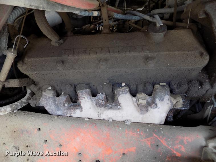 image for item FA9529 1981 International 1754 dump truck