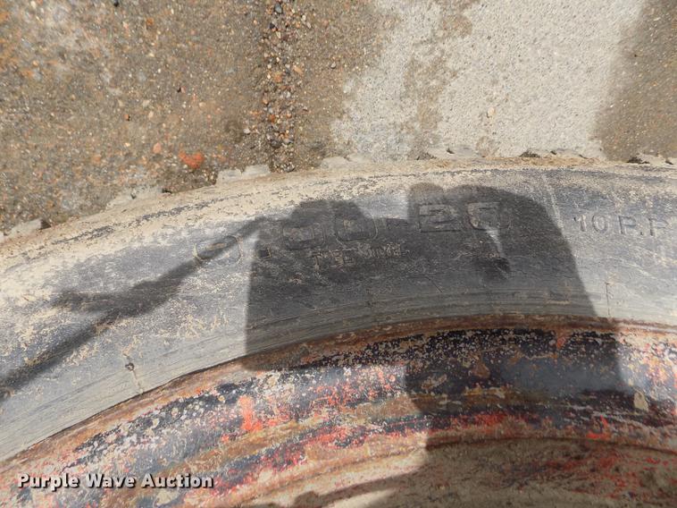 image for item FA9529 1981 International 1754 dump truck