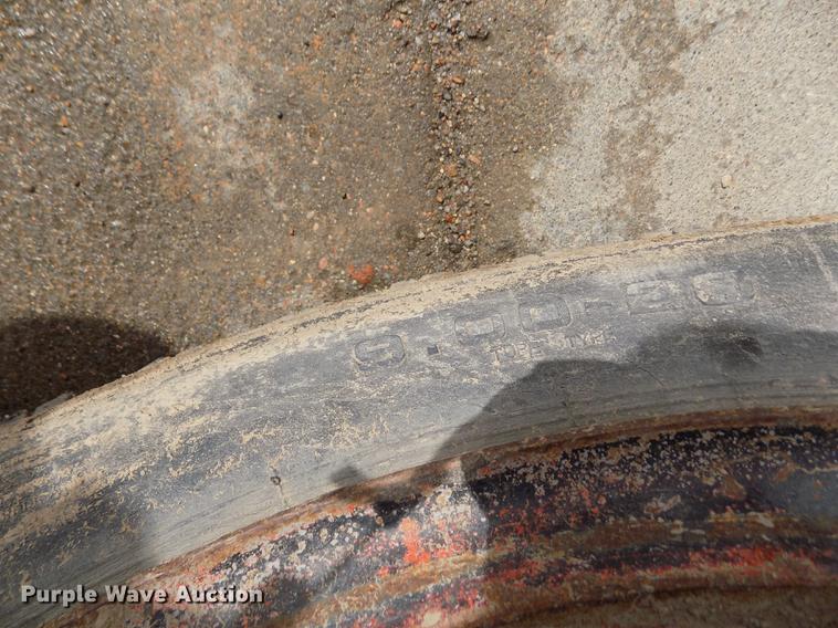 image for item FA9529 1981 International 1754 dump truck