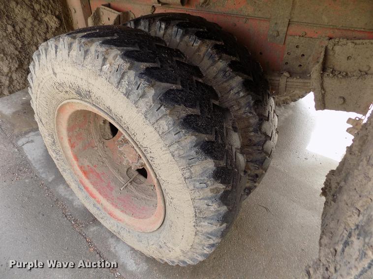 image for item FA9529 1981 International 1754 dump truck