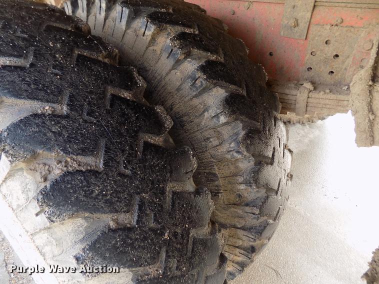 image for item FA9529 1981 International 1754 dump truck