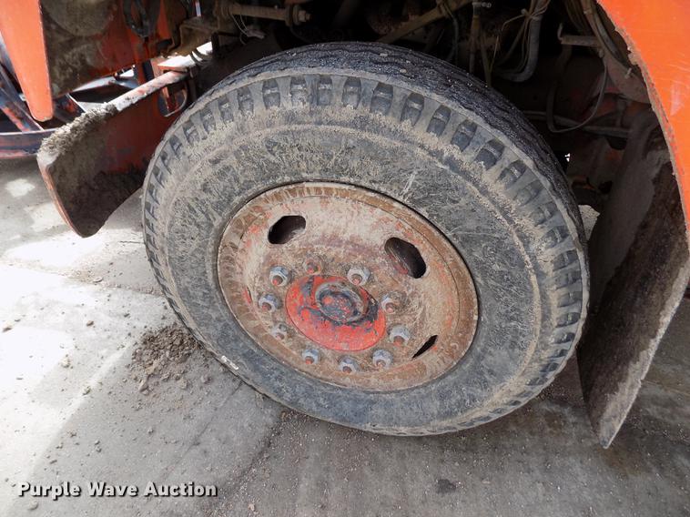 image for item FA9529 1981 International 1754 dump truck