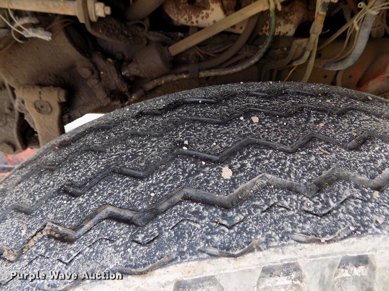 image for item FA9529 1981 International 1754 dump truck