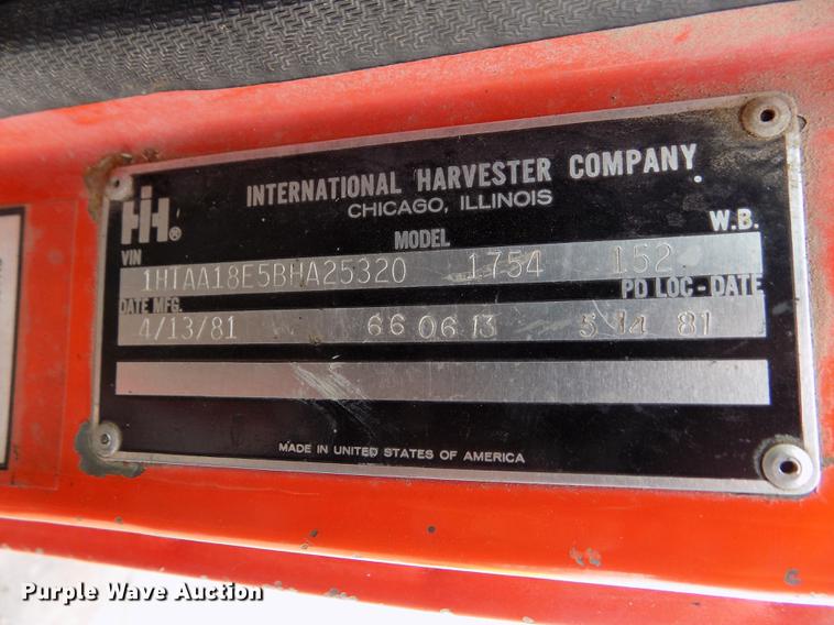 image for item FA9529 1981 International 1754 dump truck