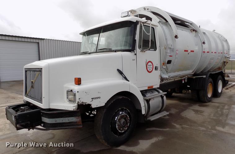 image for item FA9530 2000 Volvo WG refuse truck