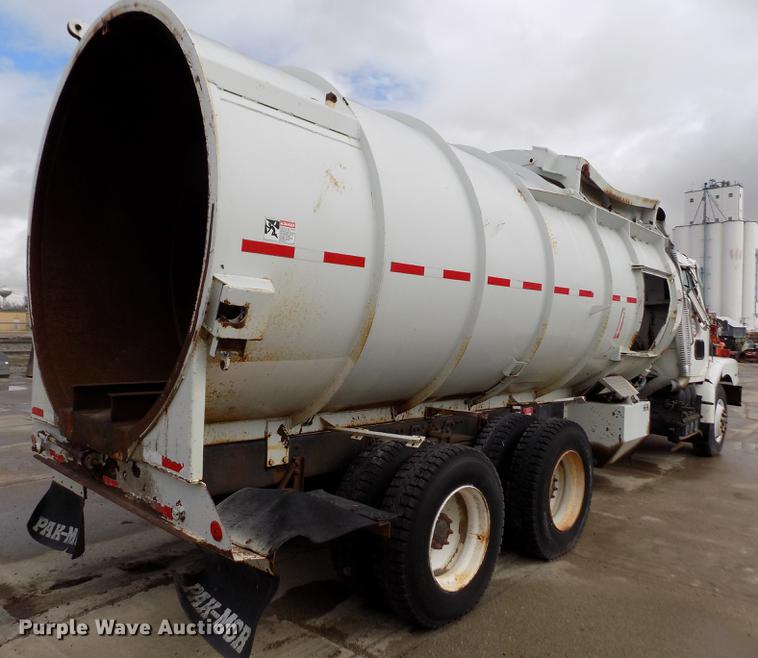 image for item FA9530 2000 Volvo WG refuse truck