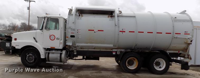 image for item FA9530 2000 Volvo WG refuse truck