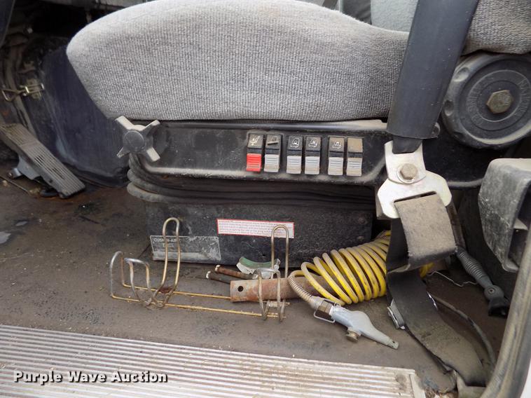 image for item FA9530 2000 Volvo WG refuse truck