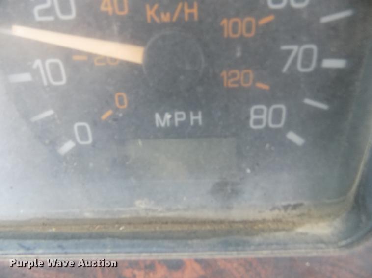 image for item FA9530 2000 Volvo WG refuse truck