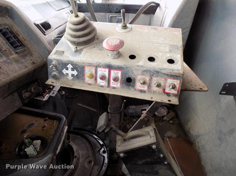 image for item FA9530 2000 Volvo WG refuse truck