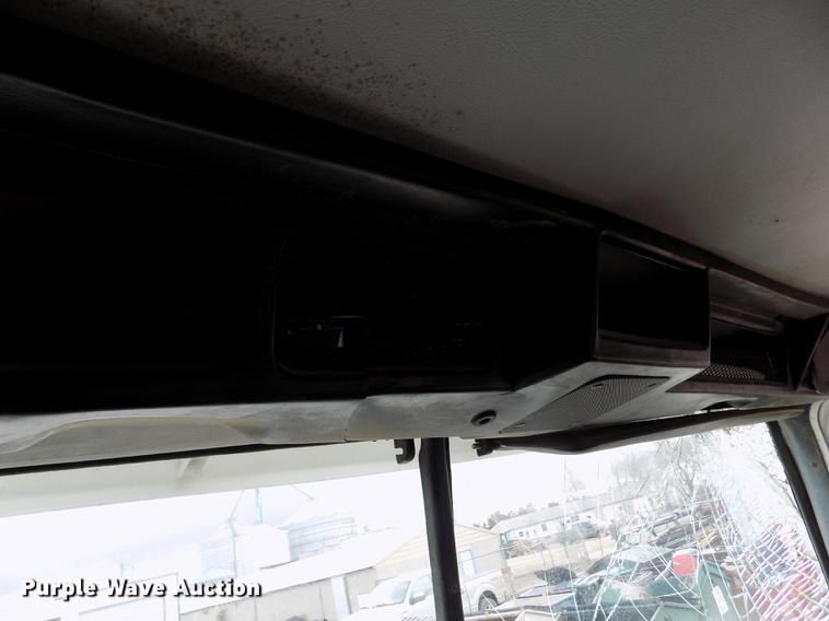 image for item FA9530 2000 Volvo WG refuse truck