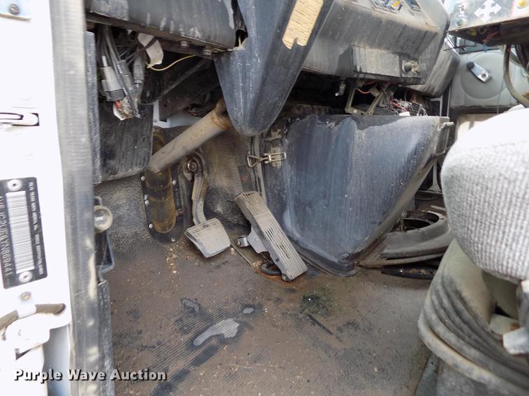 image for item FA9530 2000 Volvo WG refuse truck