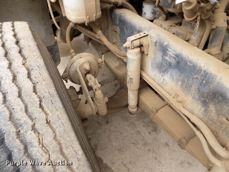 image for item FA9530 2000 Volvo WG refuse truck