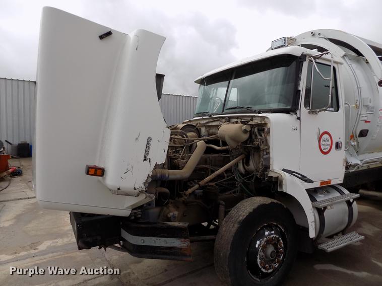 image for item FA9530 2000 Volvo WG refuse truck