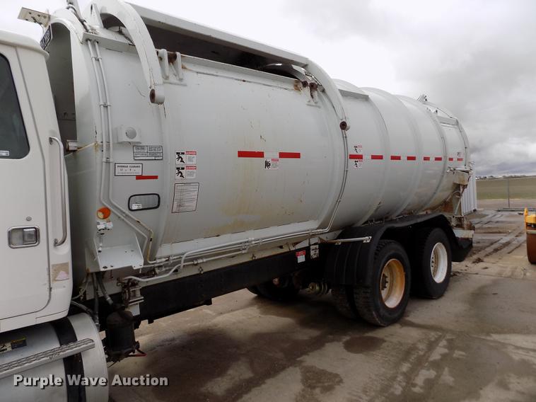 image for item FA9530 2000 Volvo WG refuse truck