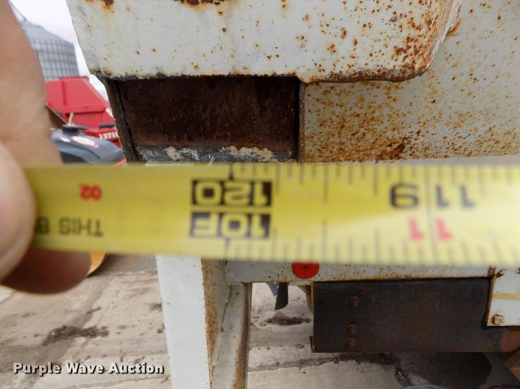 image for item FA9530 2000 Volvo WG refuse truck