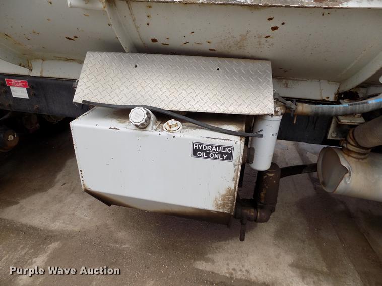 image for item FA9530 2000 Volvo WG refuse truck