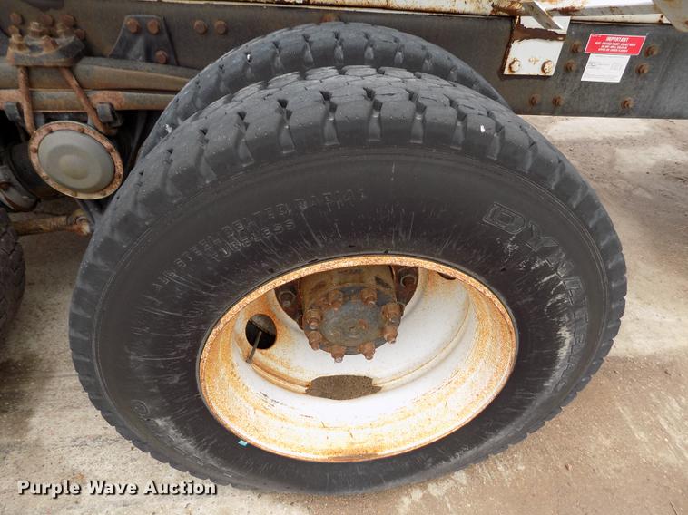 image for item FA9530 2000 Volvo WG refuse truck